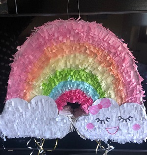 Piñata casera de arcoiris finalizada